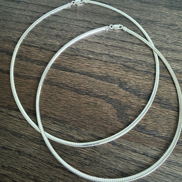 Chic Silver Hoop Necklace - Picture 1 of 2